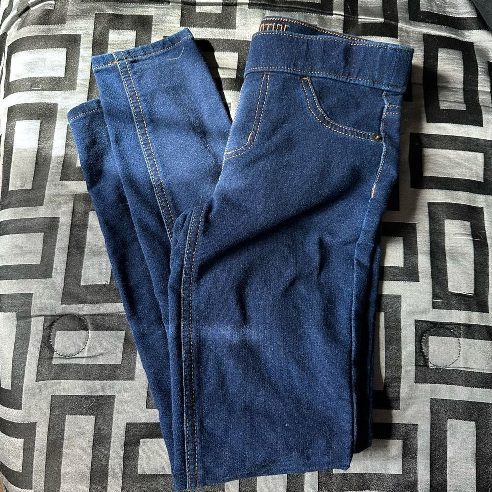 Justice denim midrise blue jegging, fit like leggings, back pockets are function